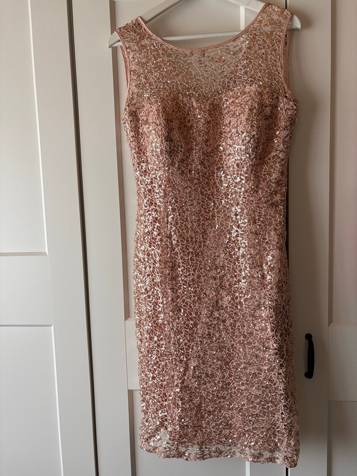Elegante Roze Jurk met Pailletten - Maat 40 + Gratis Stropda, Maat 38/40 (M), Ophalen of Verzenden, Zo goed als nieuw, Knielengte