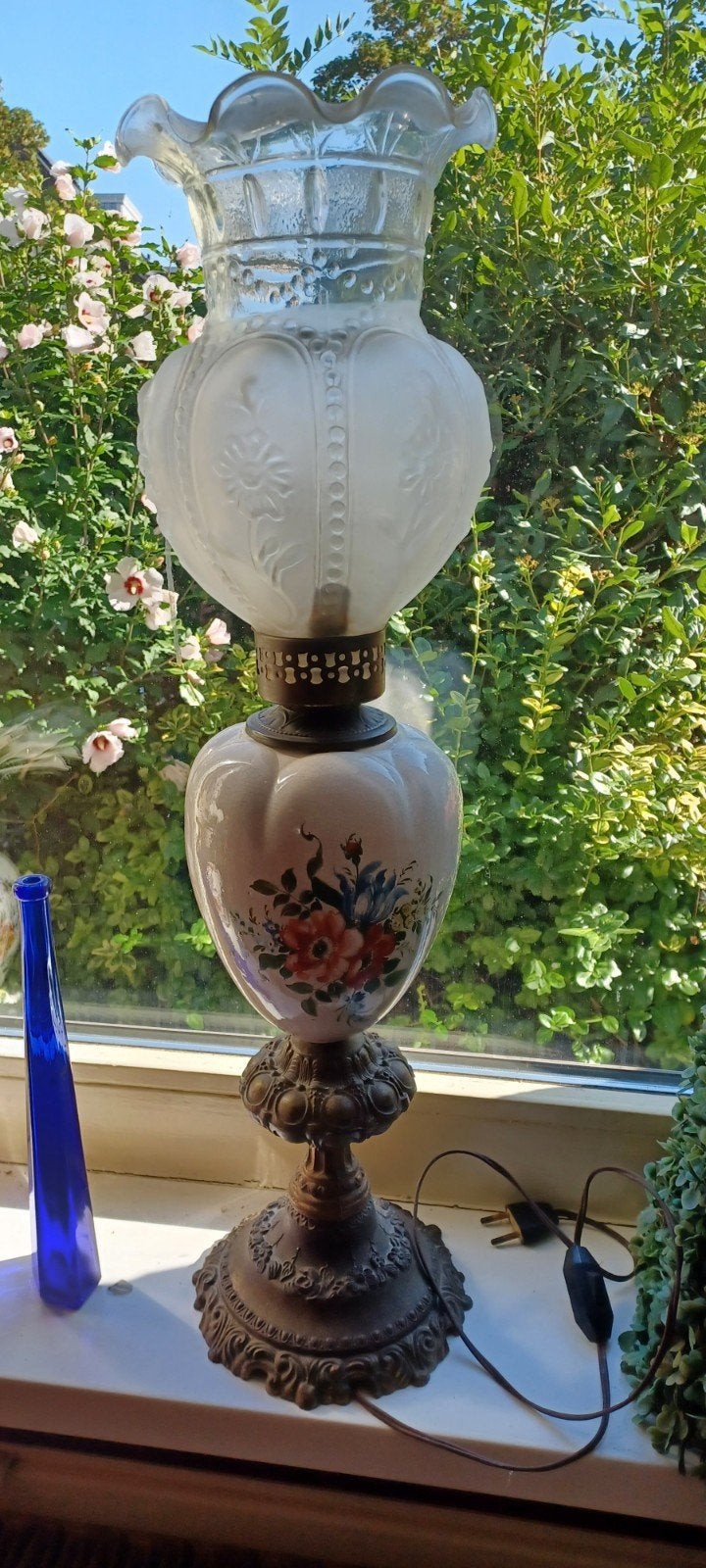 Antieke olielamp met bloemmotief, Ophalen