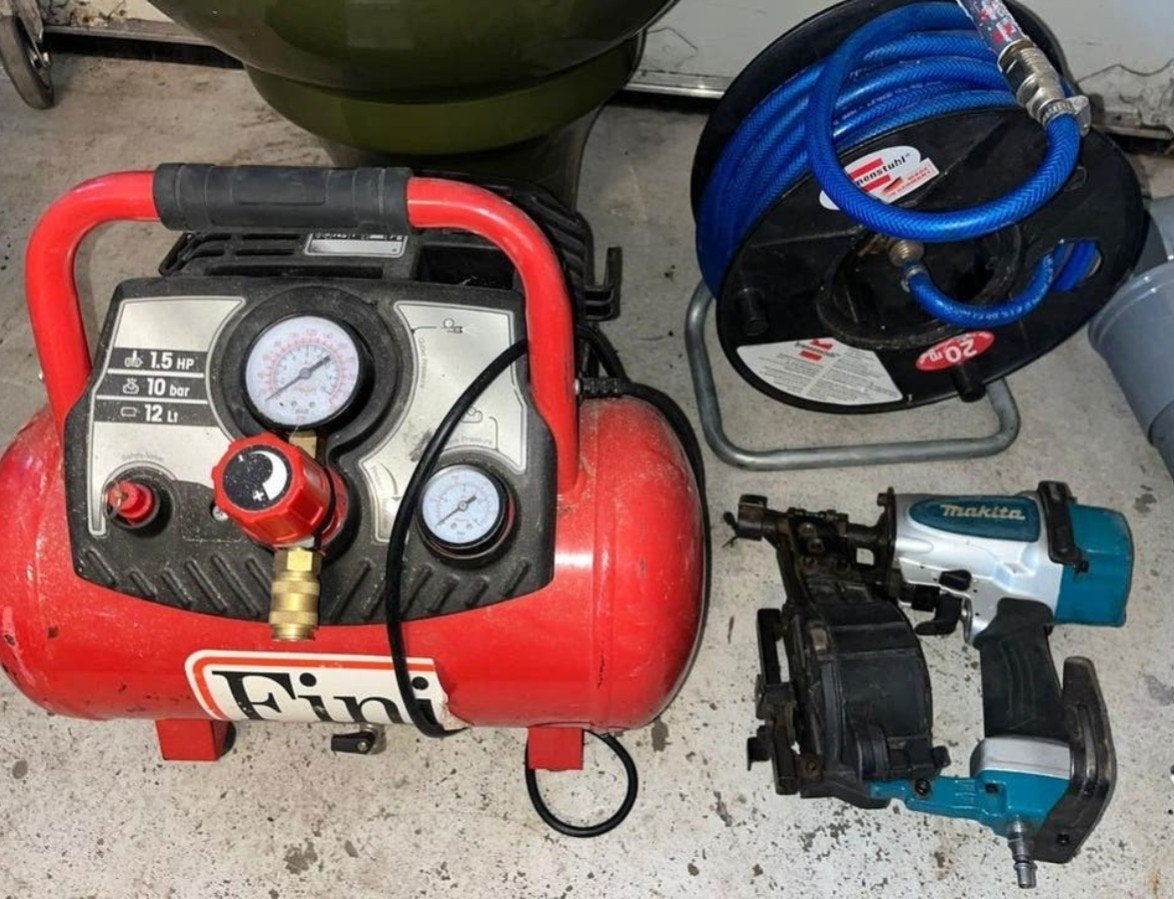 Fini Compressor met Makita tacker en luchtslang, Ophalen, Gebruikt, 10 bar of meer, Minder dan 200 liter/min
