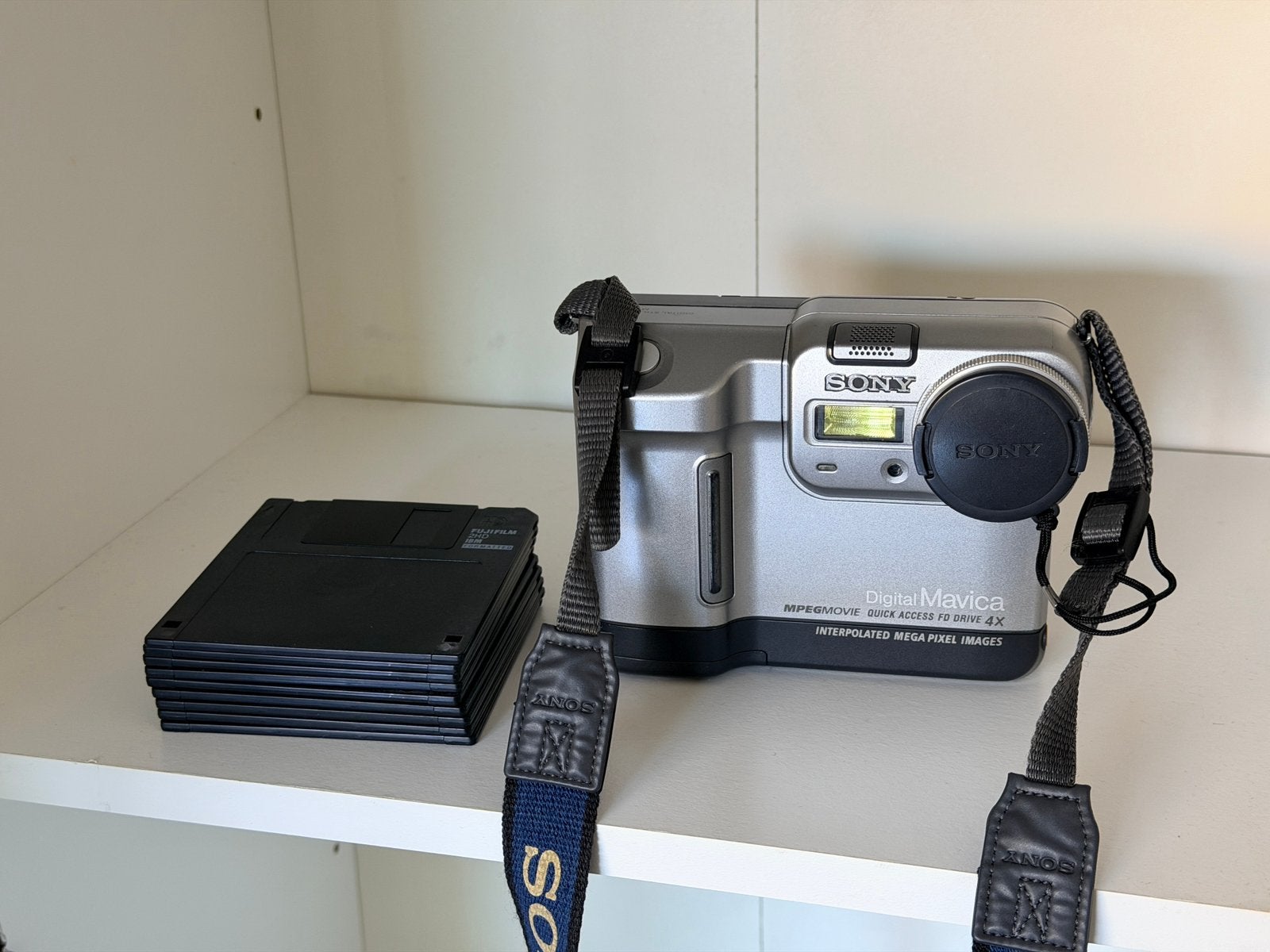 Sony Mavica FD83 floppy disk camera, Gebruikt, Ophalen of Verzenden, Sony, 1 Megapixel