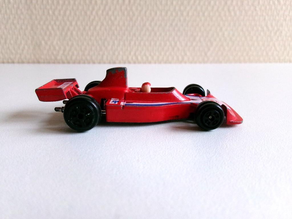 Hesketh 308 rood Yatming (geen ovp), Hobby en Vrije tijd, Modelauto's | Overige schalen, Gebruikt, Auto, Ophalen of Verzenden