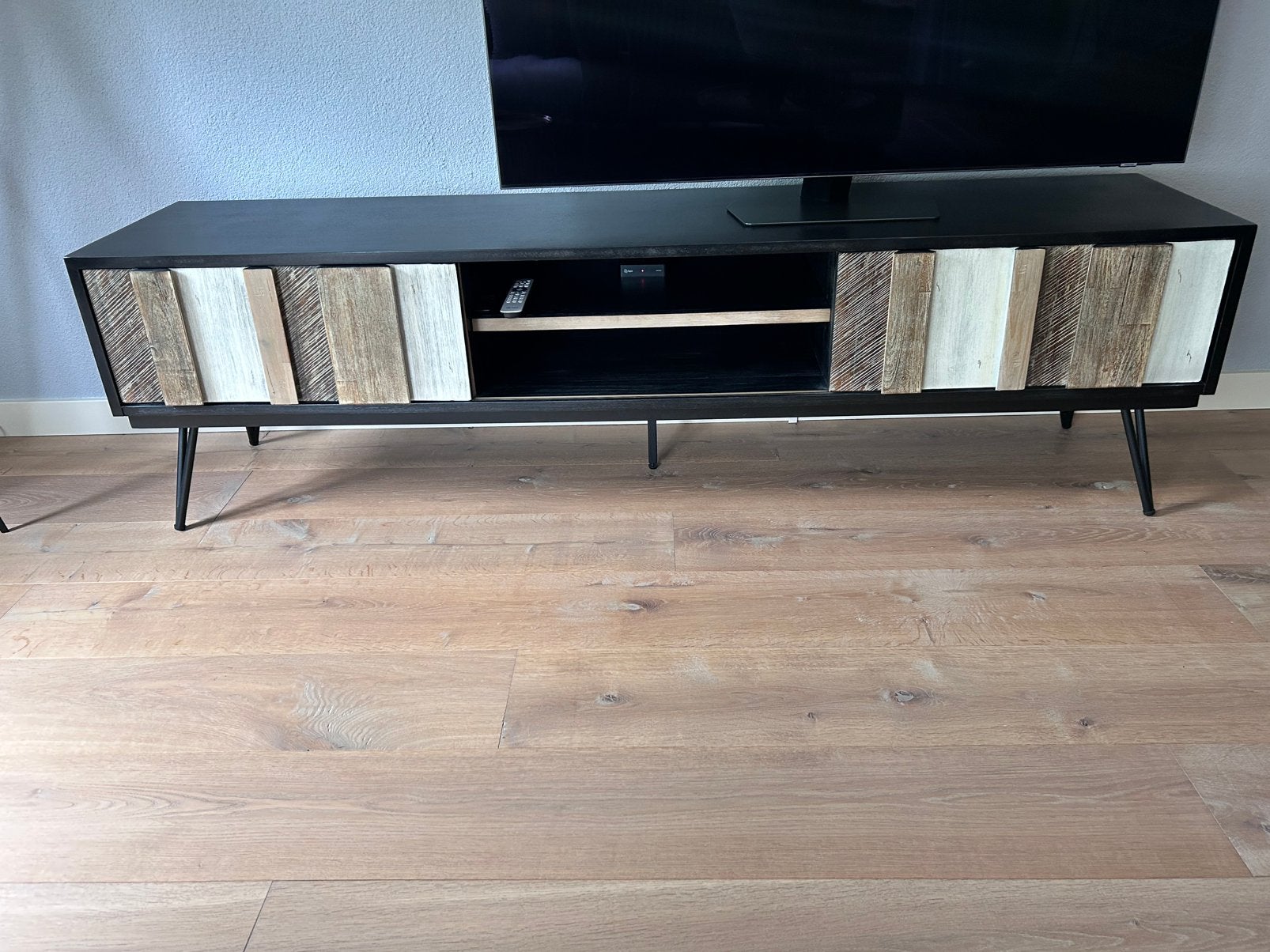 TV meubel, 150 tot 200 cm, Ophalen of Verzenden, Zo goed als nieuw, Minder dan 100 cm