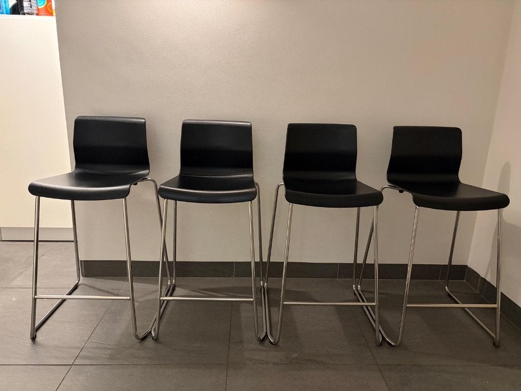 Ikea Glenn zwarte barkrukken - 8 stuks (prijs per stuk), Ophalen, Met voetsteun, 60 tot 90 cm, Kunststof
