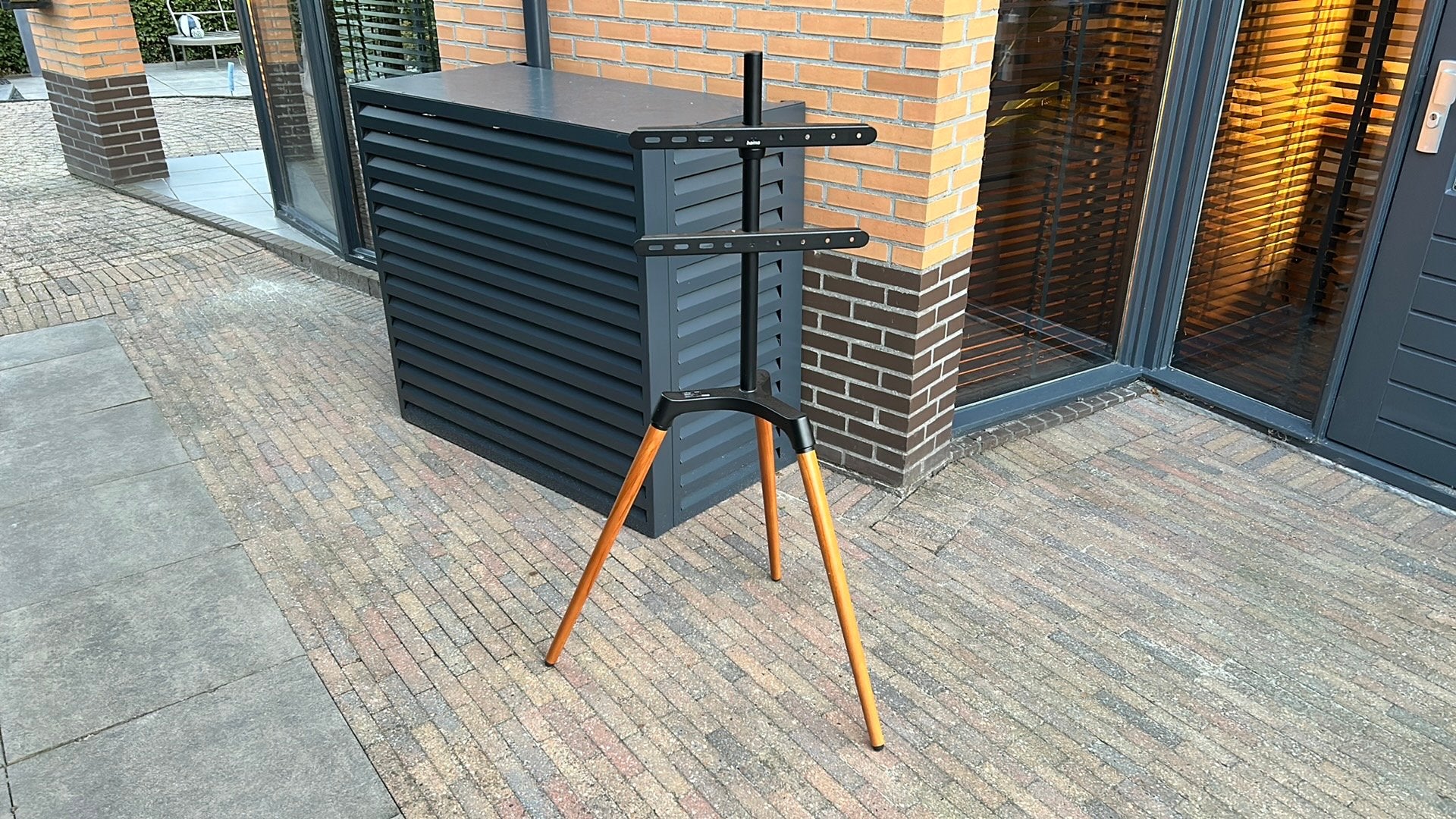 Hama TV-standaard van 32 tot 65 inch, Ophalen, Zo goed als nieuw