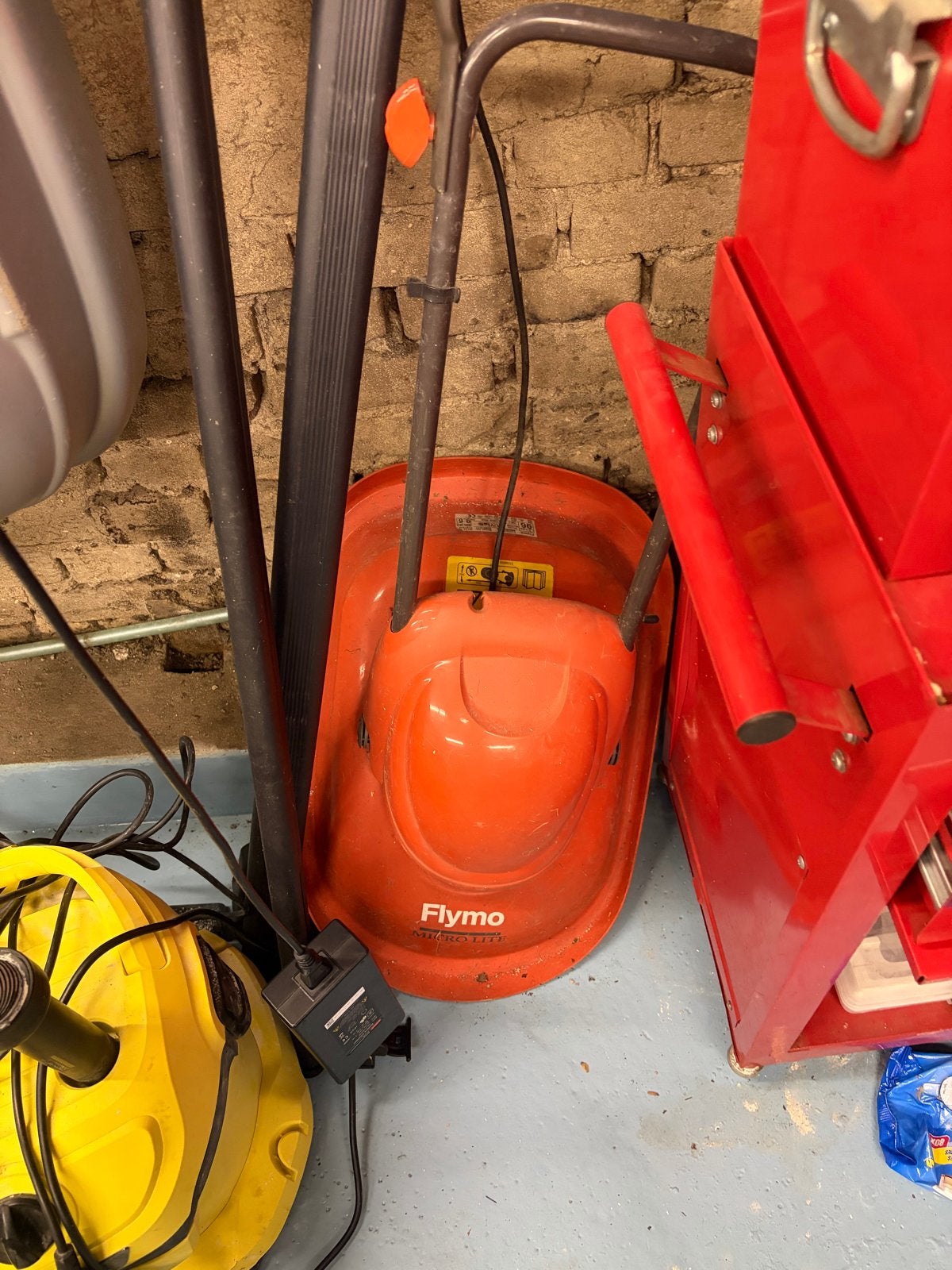 Flymo Grasmaaier - Compact en Lichtgewicht, Zweefmaaier, Ophalen, Gebruikt, Elektrische grasmaaier