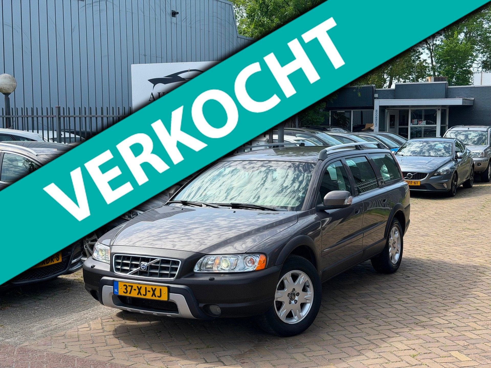 Volvo XC70 2.4 D5 Aut/Leer/Cruise/ stoelverwarming/Terekhaak, Auto's, 1694 kg, 197 €/maand, Bruin, XC70