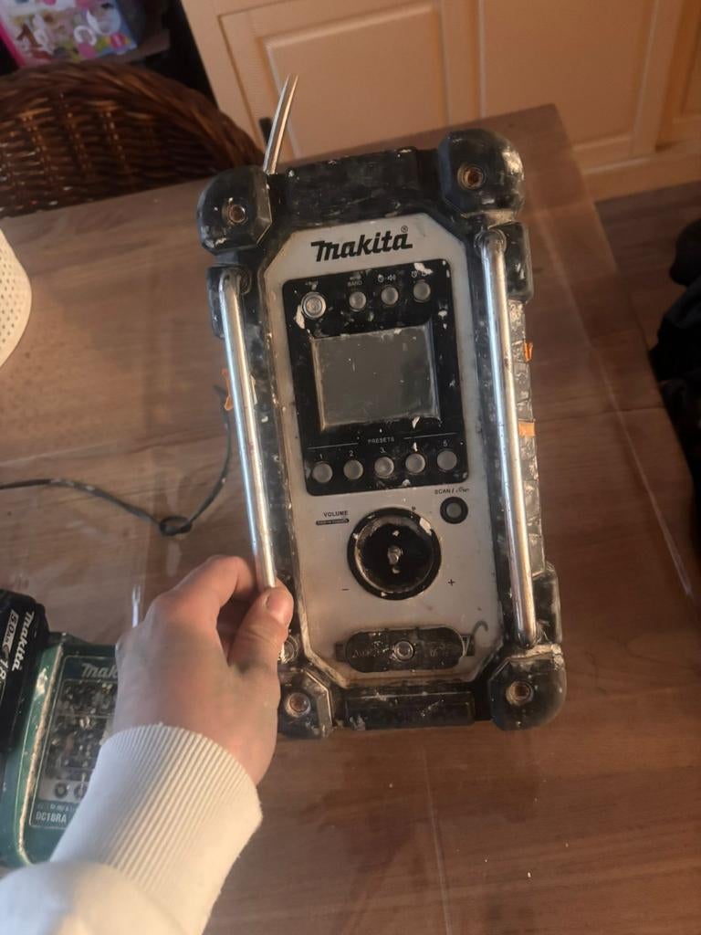 Makita radio plus accu en lader, Ophalen, Gebruikt