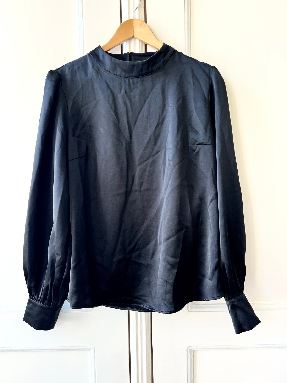 Kocca Zwarte satijnen blouse met pofmouwen - Maat XL, Ophalen of Verzenden, Zo goed als nieuw, Maat 46/48 (XL) of groter, Zwart