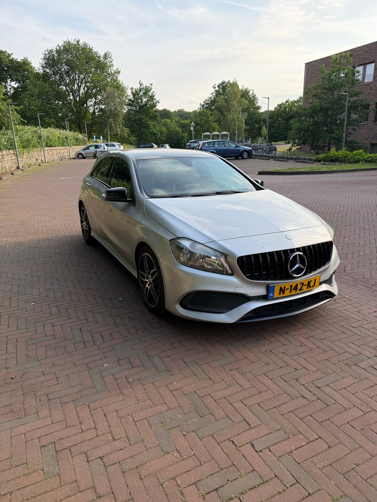Mercedes-Benz A-Klasse A180 2016 AMG LINE, Auto's, Mercedes-Benz, Voorwielaandrijving, 4 cilinders, Leder en Stof, 1595 cc