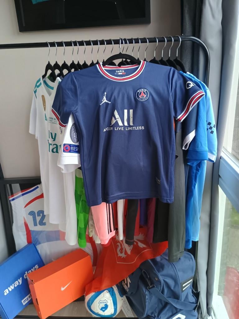 Paris Saint Germain voetbalshirt met de speler mbappé, Sport en Fitness, Voetbal, Maat XS of kleiner, Ophalen of Verzenden, Zo goed als nieuw