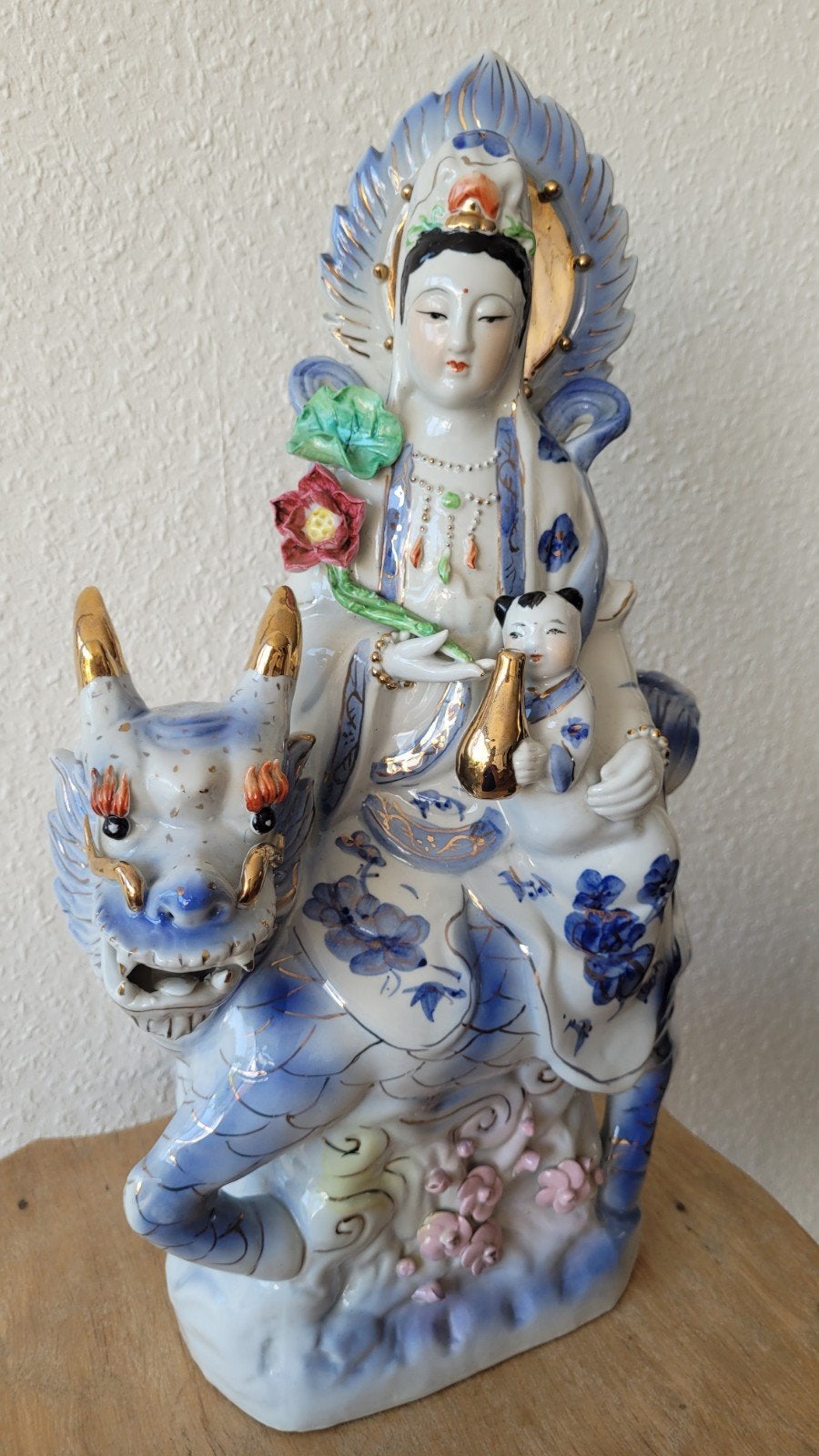Chinees porseleinen beeld Guanyin op draak – 47 cm, Antiek en Kunst, Antiek | Porselein, Ophalen
