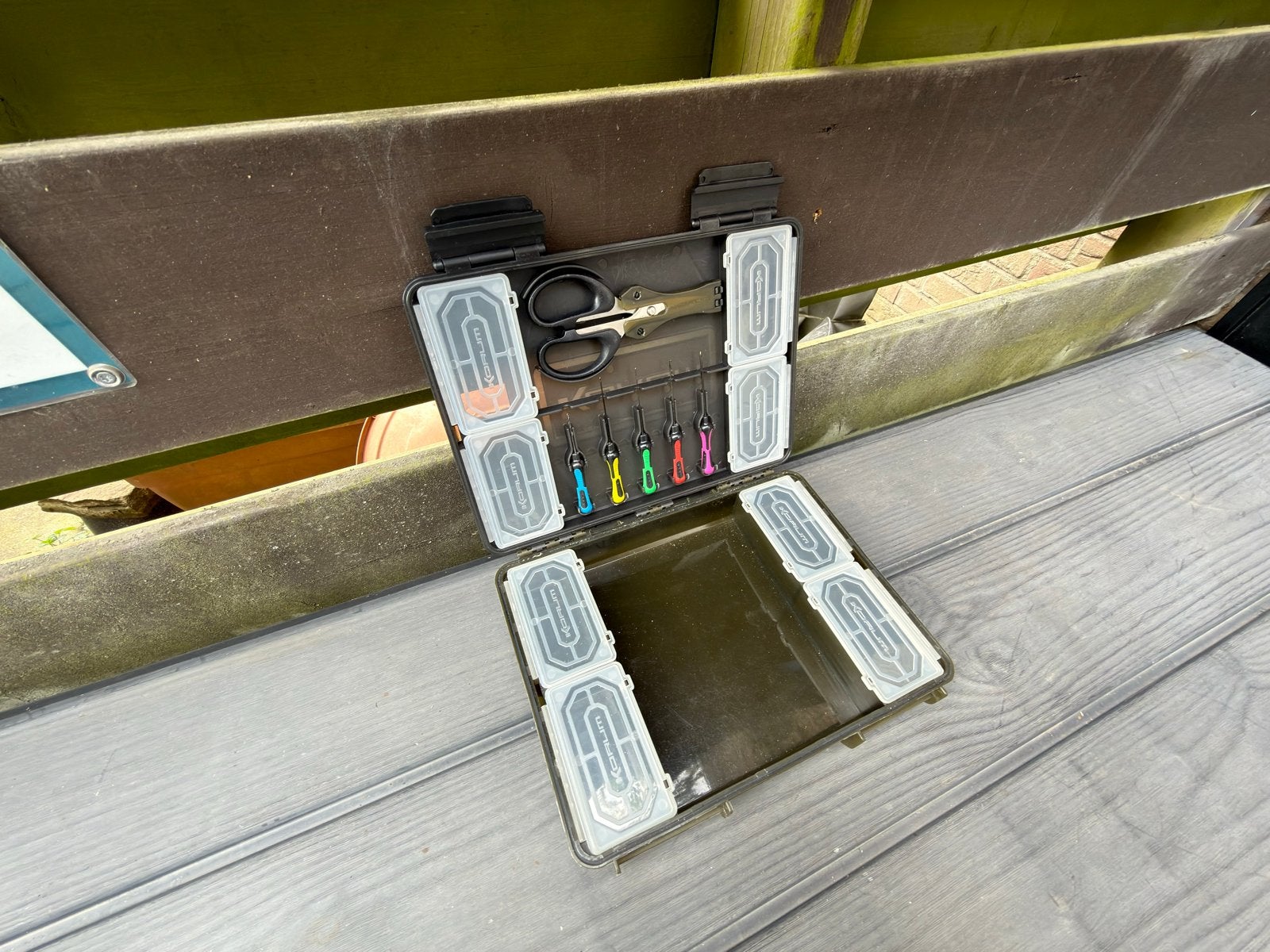 Korum tacklebox met accessoires, Ophalen of Verzenden, Zo goed als nieuw, Koffer of Tas