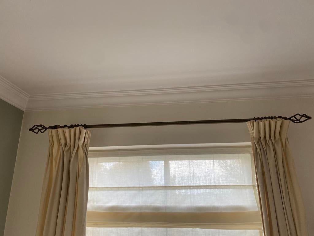 2 gordijnroedes. Compleet met ogen, ophangbeugel en eindstuk, Ophalen of Verzenden, Gebruikt, 200 cm of meer