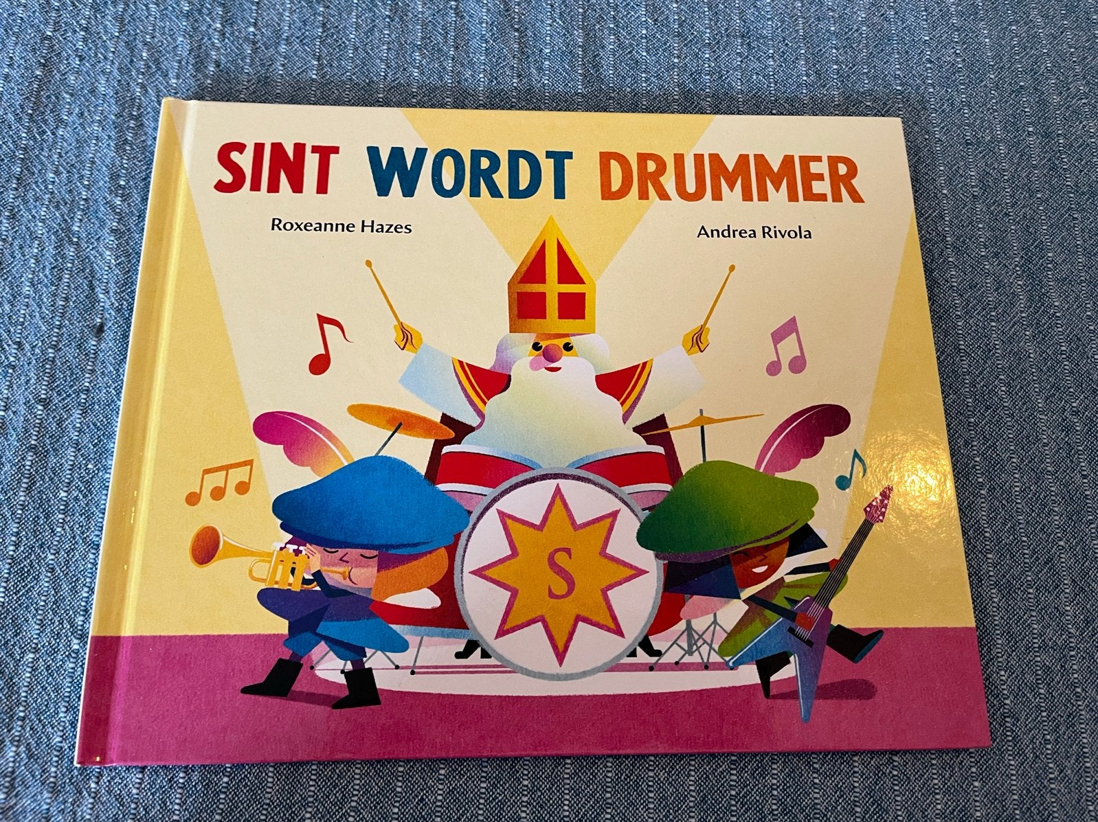 Sint wordt drummer - Roxeanne Hazes & Andrea Rivola, Fictie algemeen, Jongen of Meisje, Ophalen of Verzenden, Zo goed als nieuw