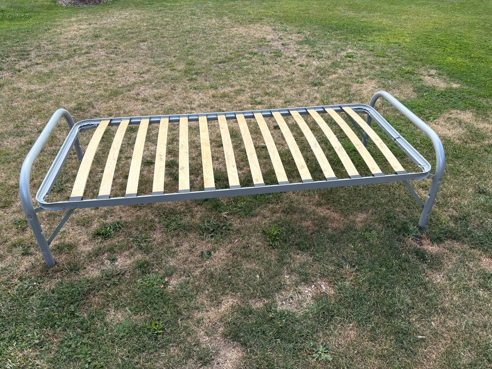 Praktisch opklapbed / logeerbed met lattenbodem, Ophalen, Gebruikt, 70 tot 85 cm, H