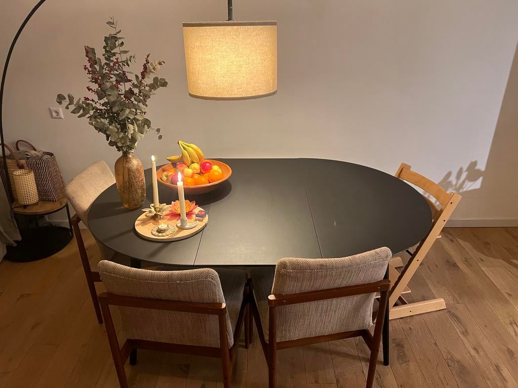 Ovale eettafel, Huis en Inrichting, Ophalen, Zo goed als nieuw, 4 tot 6 stoelen