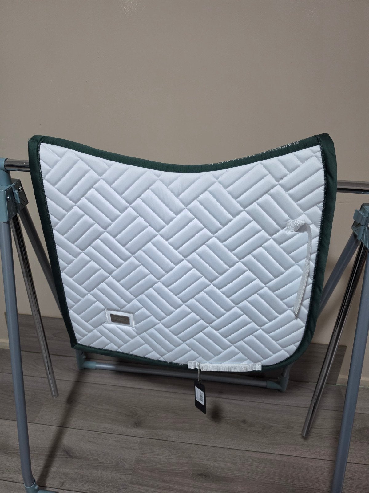 Equestrian Stockholm Zadeldekje white sycamore green

Full d, Ophalen of Verzenden