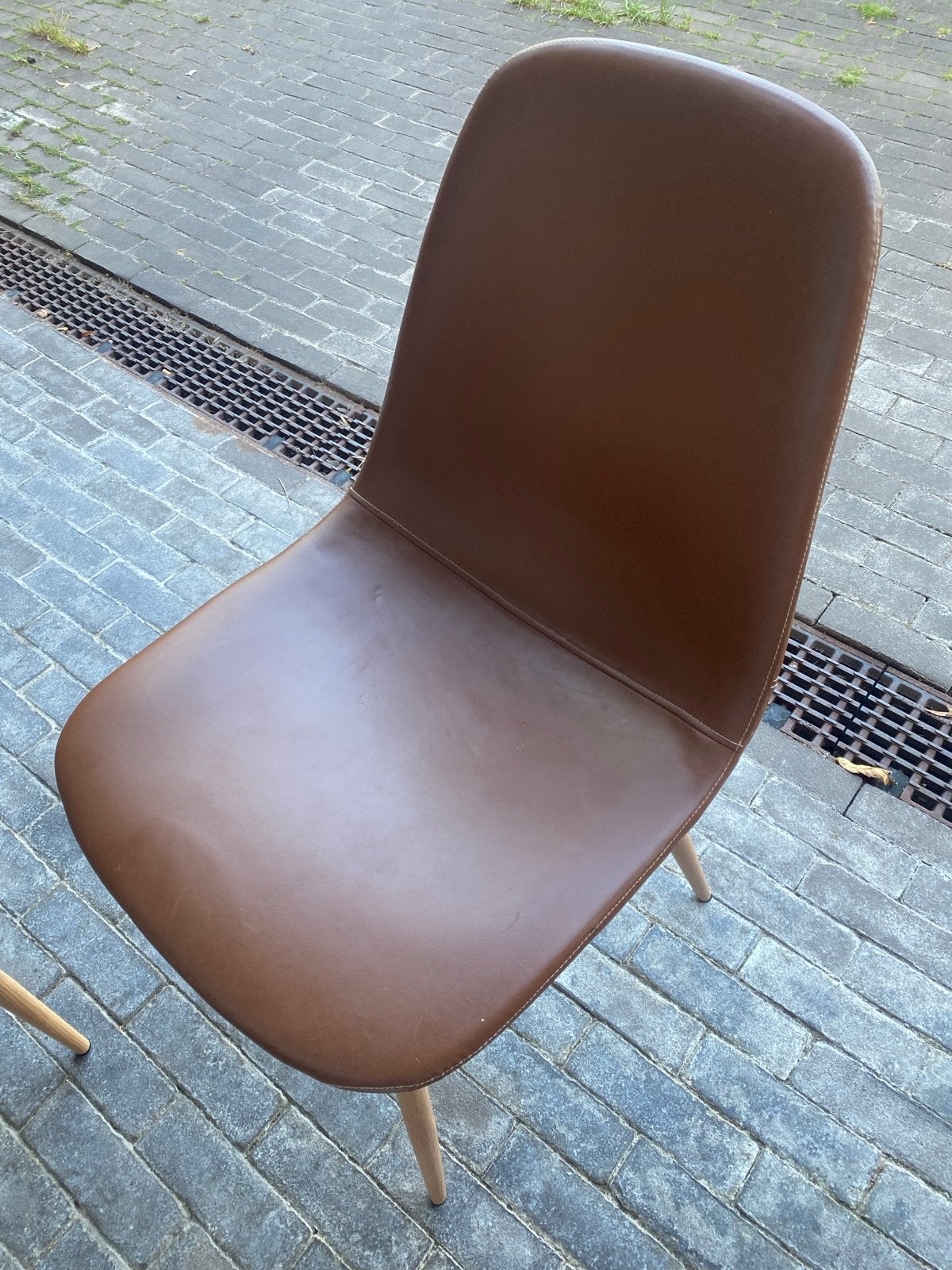 Moderne bruine eetkamerstoel - Comfortabel en stijlvol