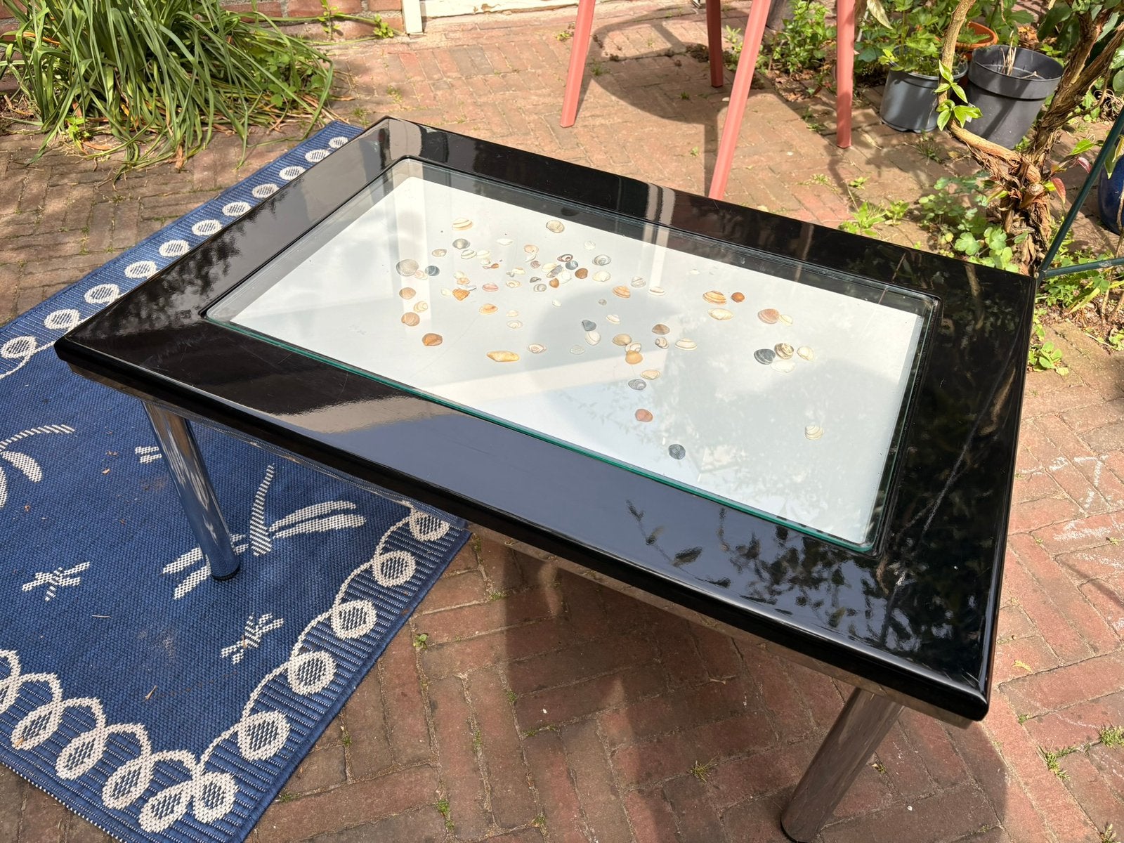 Zwarte salontafel met glazen blad, Huis en Inrichting, Gebruikt, 50 tot 100 cm, 50 tot 100 cm, Ophalen of Verzenden
