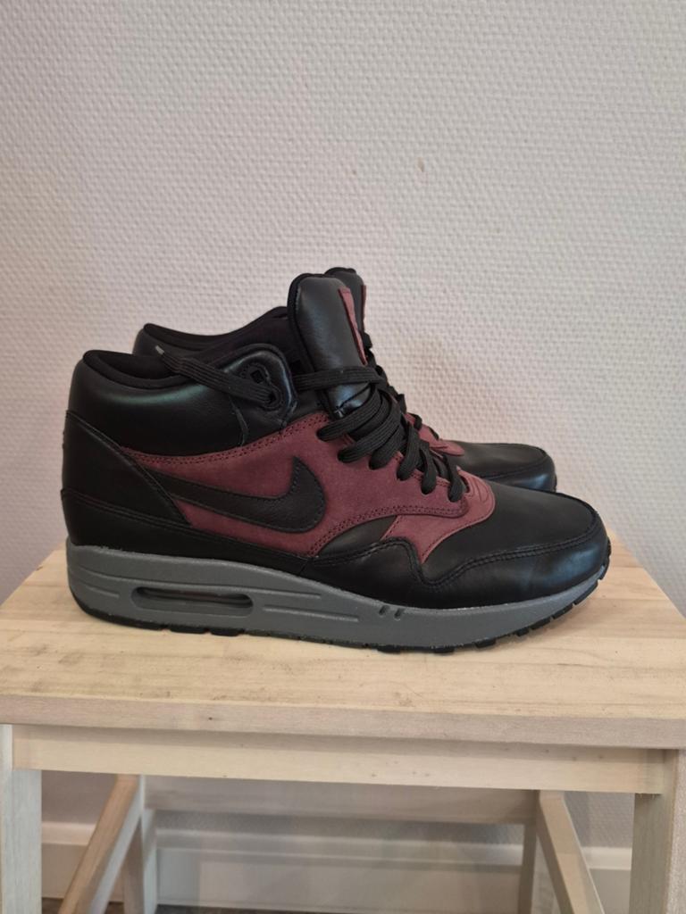 Nike Air Max 1 Mid Deluxe - Zwart/Bordeaux mt.43, Zwart, Nike Air Max 1, Nieuw, Ophalen of Verzenden