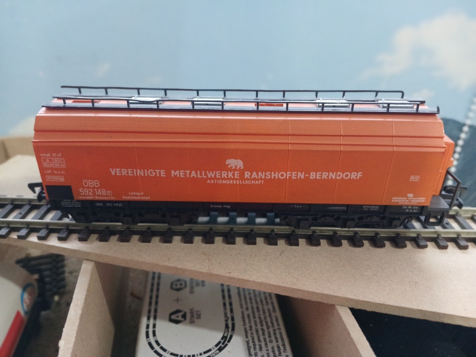 Grote HO Spoor Wagon - Oranje - VEREINIGTE METALLWERKE, Ophalen of Verzenden, Gebruikt, Wagon
