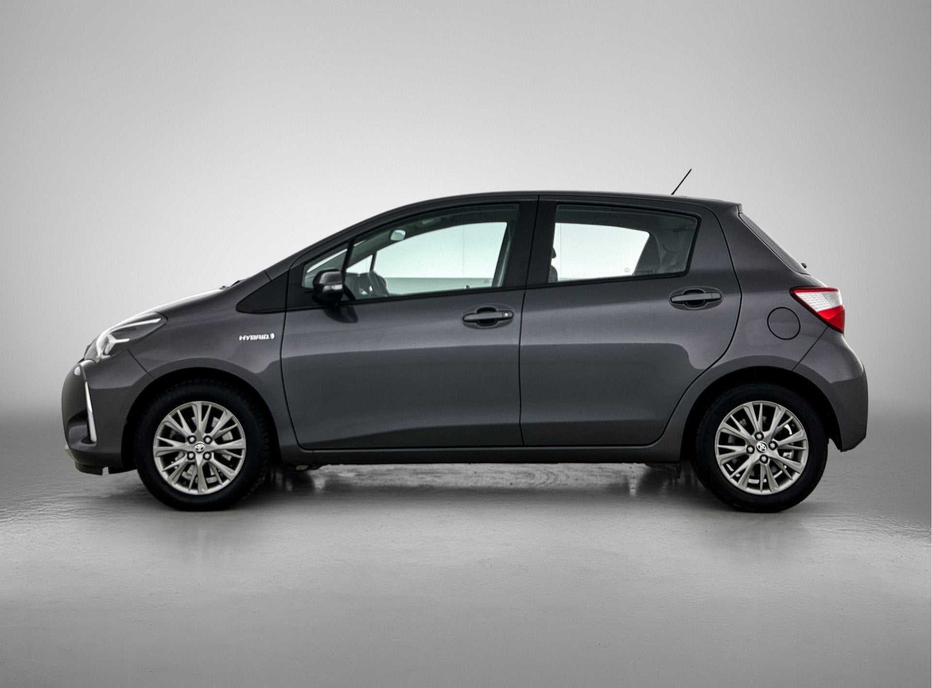 Toyota Yaris 1.5 Hybrid Aspiration | dealeronderhouden | Nav, Auto's, Gebruikt, 4 cilinders, Bedrijf, Automatische klimaatregeling