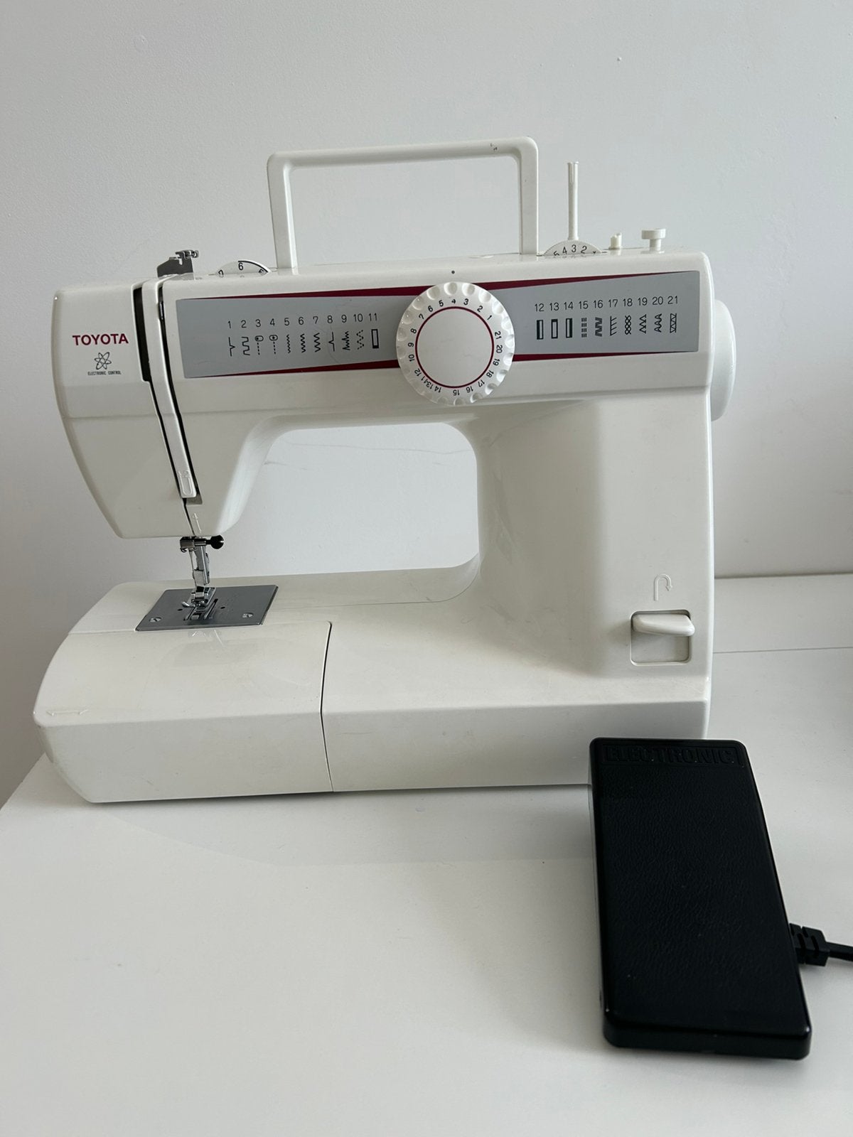 Naaimachine Toyota, Hobby en Vrije tijd, Naaimachines en Toebehoren, Ophalen, Gebruikt, Naaimachine, Overige merken