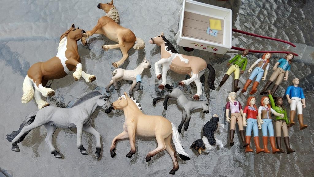 7 Schleich paarden /pony's 1 hond en 8 poppetjes Germany., Verzamelen, Dierenverzamelingen, Ophalen, Zo goed als nieuw, Paard