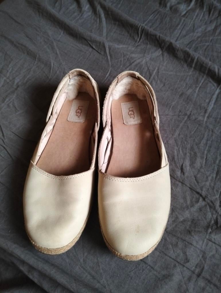 UGG Tippie espadrilles, Kleding | Dames, Schoenen, UGG, Beige, Ophalen of Verzenden, Zo goed als nieuw