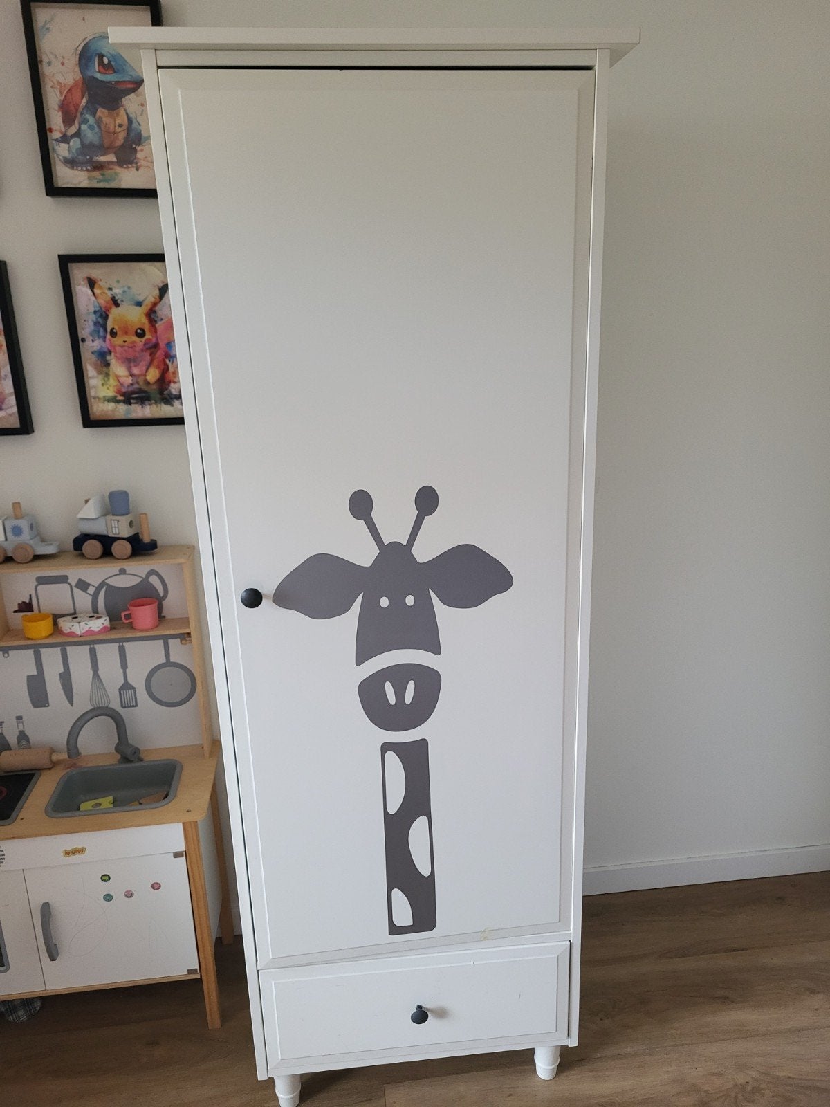 Witte kledingkast met giraffe decoratie, Ophalen, Gebruikt, 50 tot 70 cm, 105 cm of meer