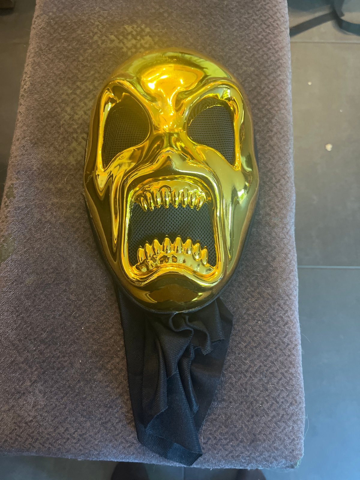 Gouden Halloween Masker - Griezelig en Opvallend!, Ophalen of Verzenden, Zo goed als nieuw, Feestartikel, Halloween of Griezel