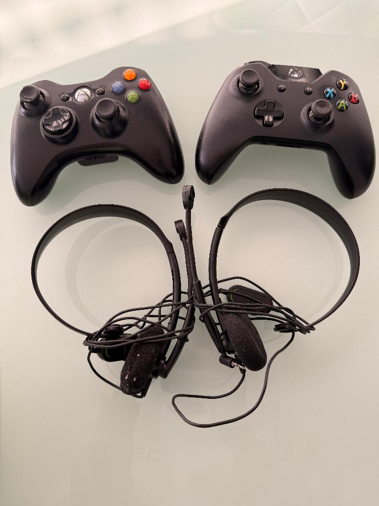 Xbox Controllers + Headsets – (ALS SET TE KOOP), Gebruikt, Ophalen of Verzenden, Xbox One, Controller