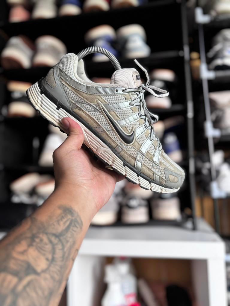 Nike P-6000 Coconut Milk Metallic Silver 40, Kleding | Dames, Schoenen, Ophalen of Verzenden, Zo goed als nieuw, Sneakers of Gympen
