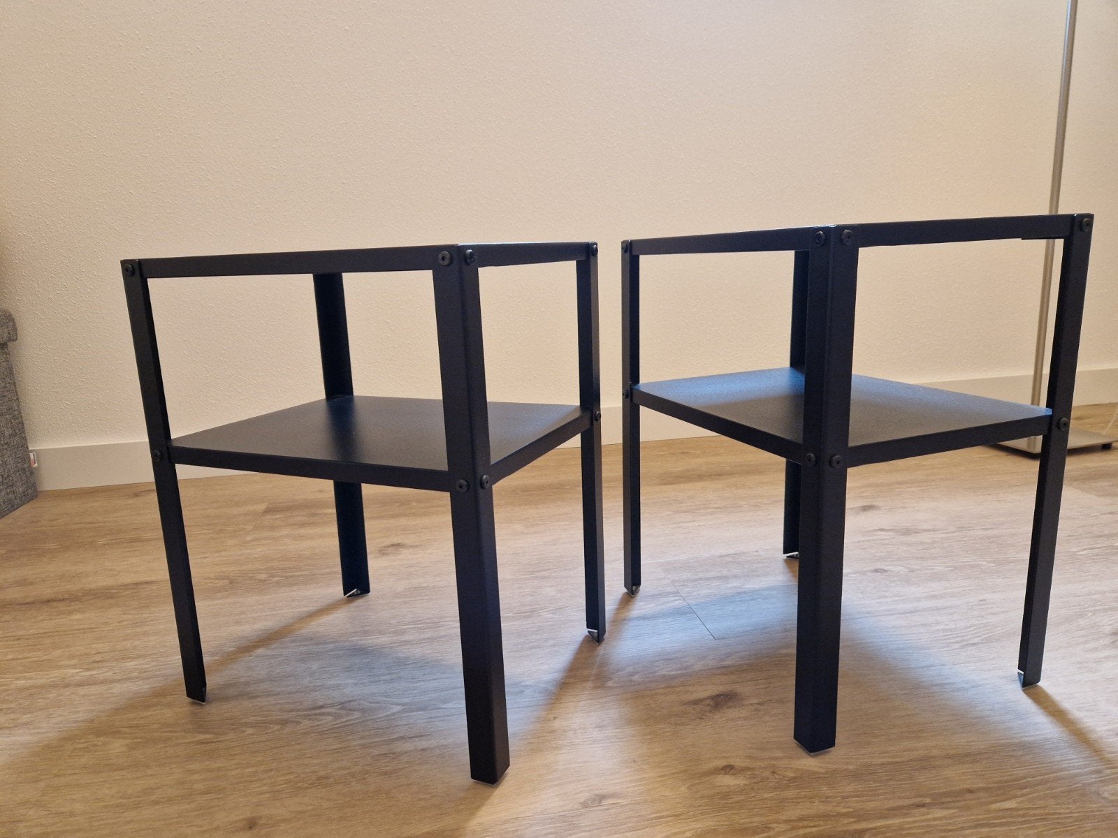 2x bijzettafeltje /nachtkastje, Ophalen, Tot twee personen, Minder dan 50 cm, 50 tot 100 cm