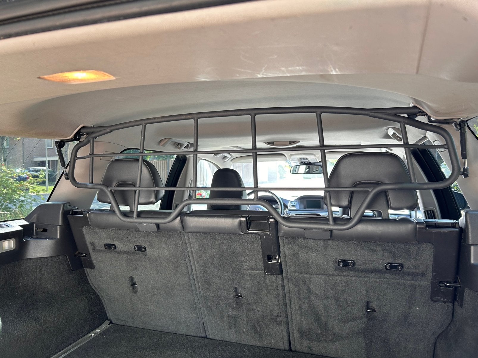 Volvo V70 of XC70 Bagagerek veiligheidsrek met gasveer, Auto diversen, Hondenrekken, Ophalen, Zo goed als nieuw