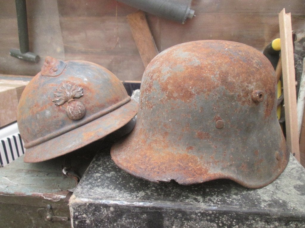 Schuurvondst Duitse helm M1916 met binnenwerk onaangeroerd., Ophalen of Verzenden, Landmacht, Nederland, Helm of Baret