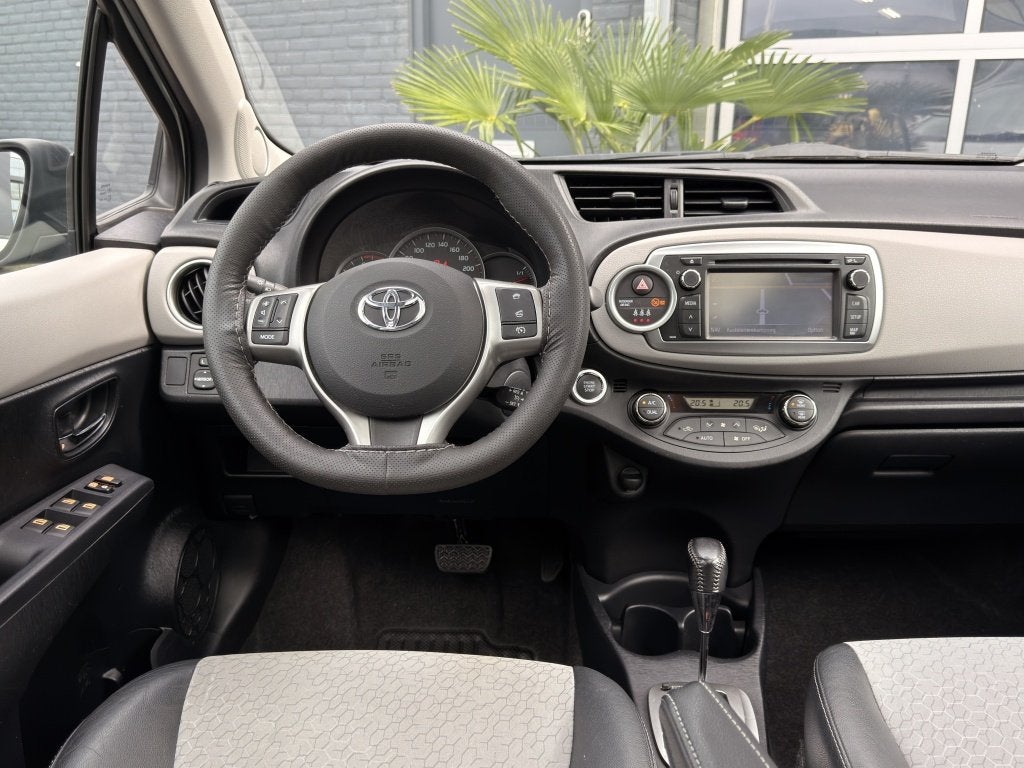 Toyota Yaris 1.3 VVT-i Executive Automaat Panoramadak NAP! I, Auto's, Automaat, 4 cilinders, Bedrijf, 99 pk