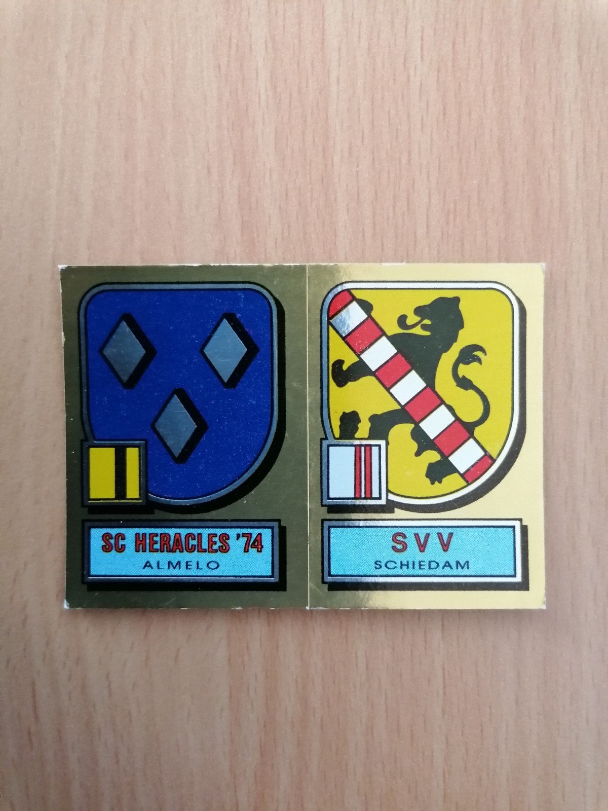 Panini Voetbal 82 #400 Heracles en SVV embleem., Ophalen of Verzenden, Zo goed als nieuw, Sticker