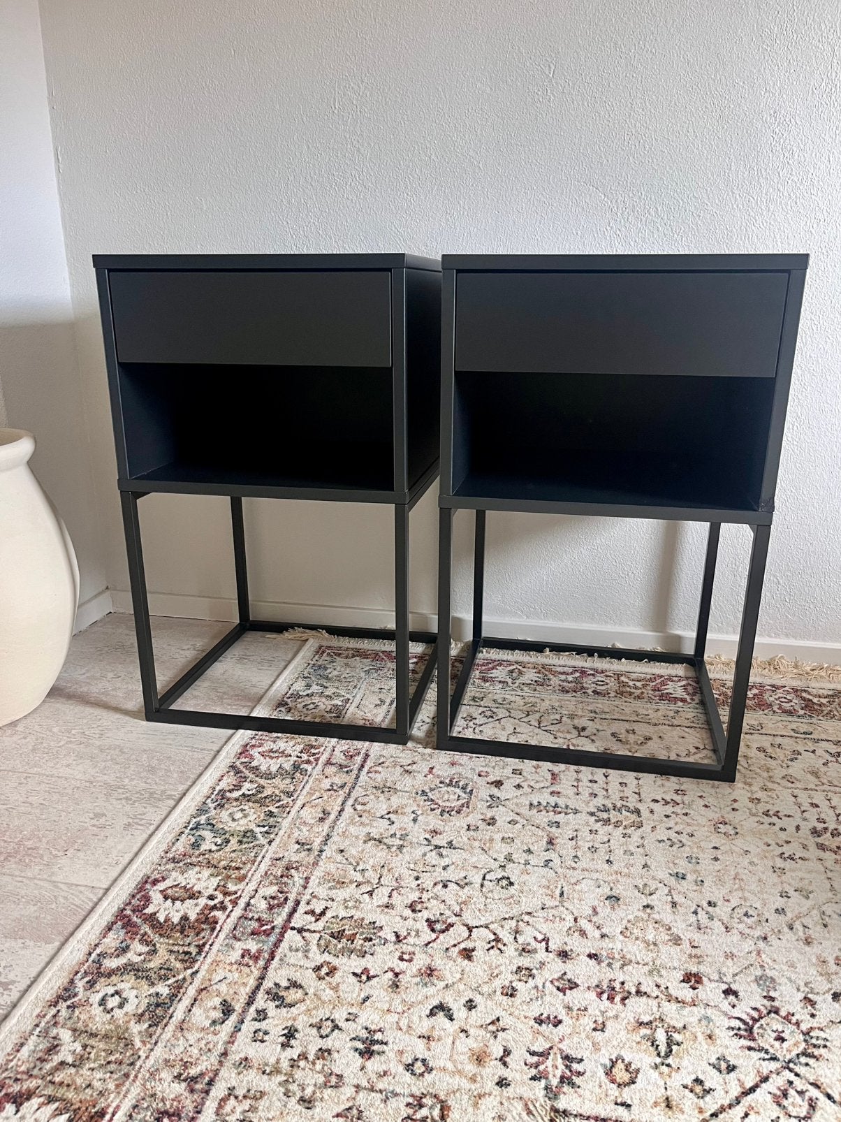 2 IKEA VIKHAMMER nachtkastjes, Ophalen, Gebruikt, Minder dan 45 cm