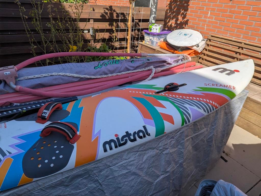 Moet weg - Windsurfplank Mistral Screamer compleet, Watersport en Boten, Ophalen, 250 tot 300 cm, Met vin(nen), Complete set