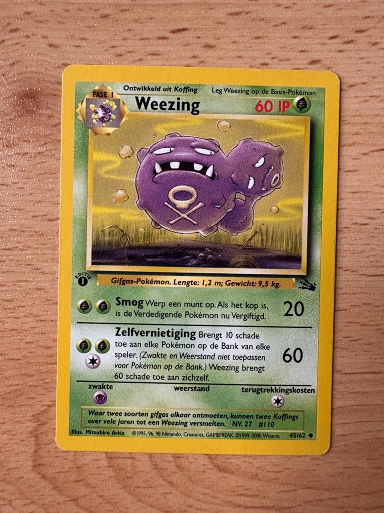 Pokémon kaart Weezing 45/62 First Edition, Ophalen of Verzenden, Zo goed als nieuw