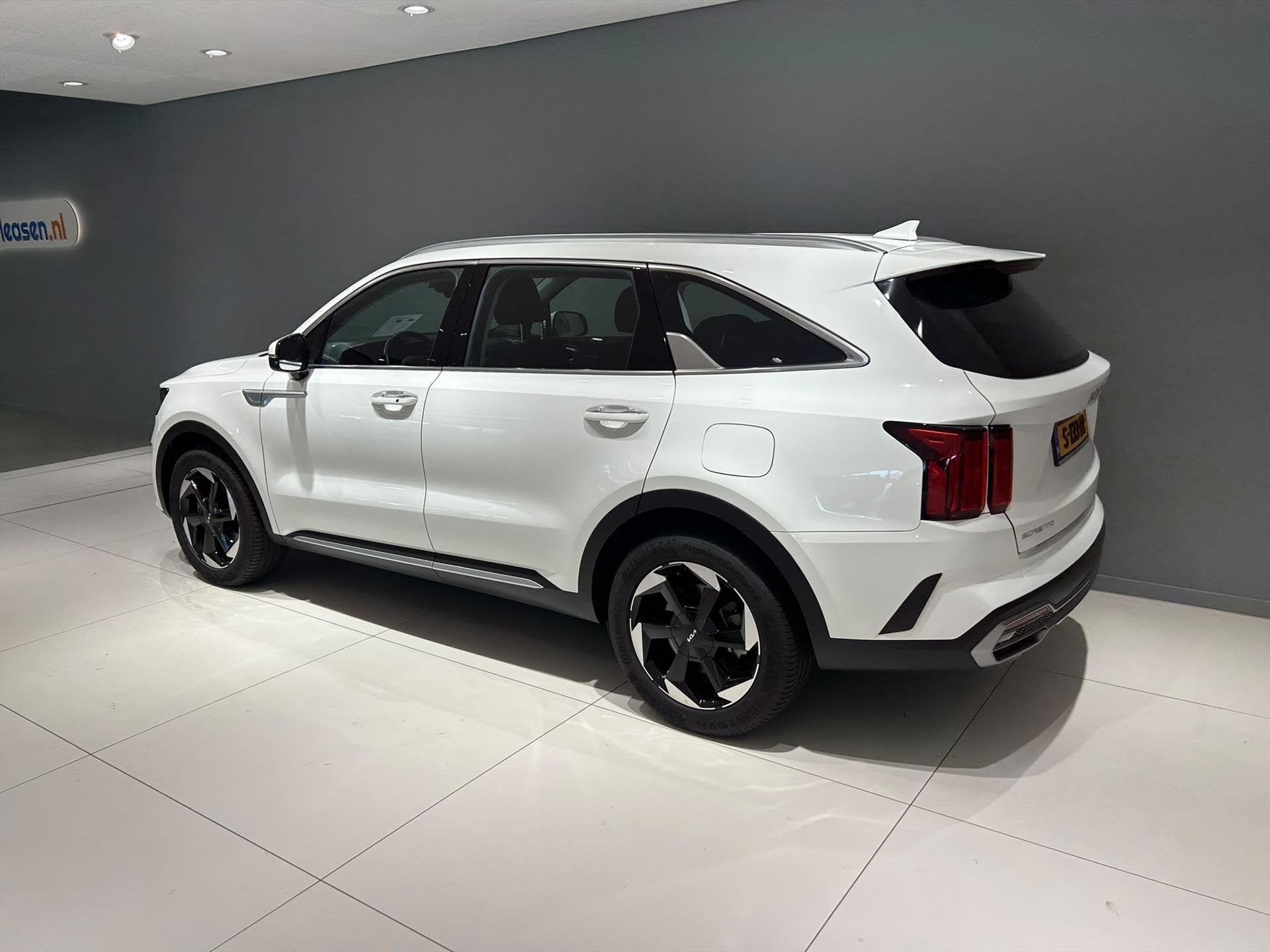KIA Sorento 1.6 T-GDi 230pk Hybrid Aut 7-zitpl. DynamicLine, Auto's, 12 maanden, Gebruikt, 4 cilinders, 179 pk