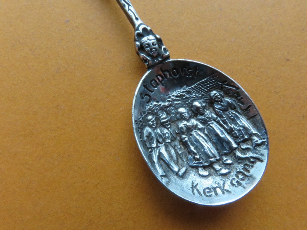 Zilver .Staphorst.  kerkgangers zilveren lepeltje, Verzenden