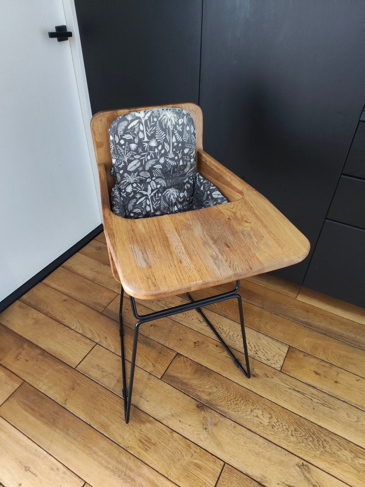 Designer kinderstoel van het merk Mokhan, Kinderen en Baby's, Kinderstoelen, Gebruikt, Overige typen, Stoelverkleiner, Ophalen