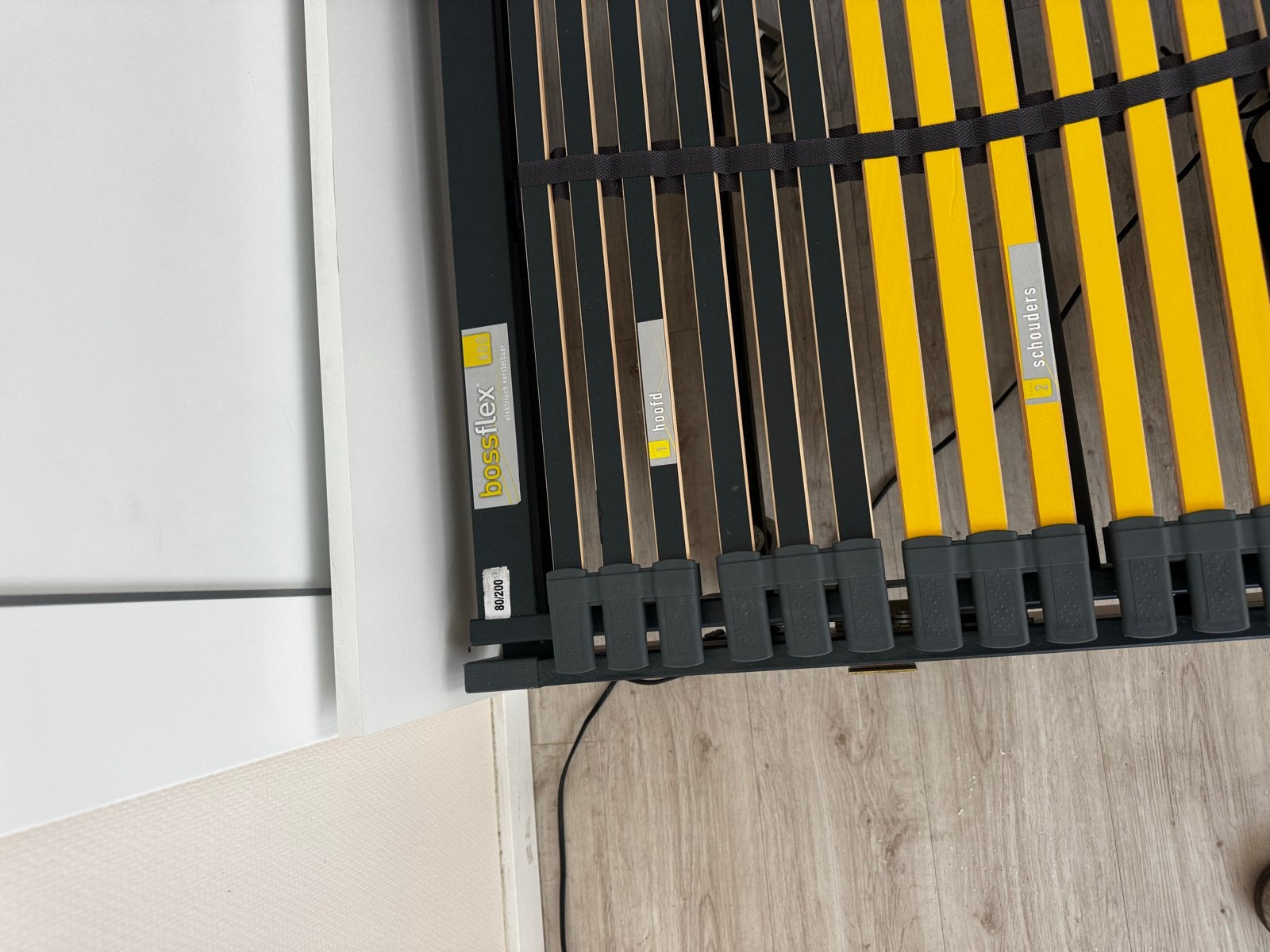 2 maal Bossflex 600 Elektrische Lattenbodem., Ophalen, Verstelbaar, Eenpersoons, Zo goed als nieuw