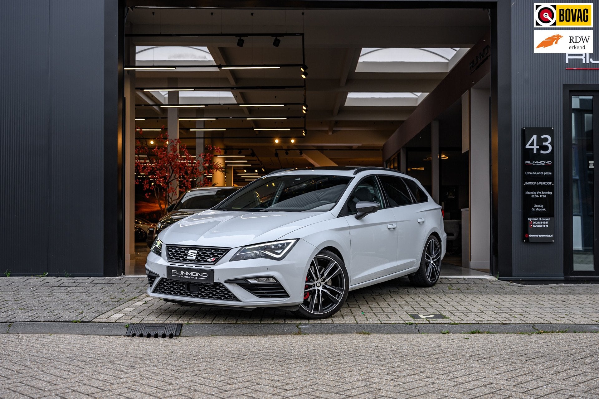 Seat Leon ST 2.0 TSI CUPRA 300 4DRIVE Panoramadak |Camera|La, Auto's, Automaat, Dealer onderhouden, Zwart, 4 cilinders