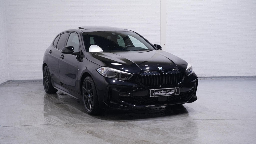 BMW 1-serie 118i M Sport NAP Panodak Camera PDC v+a Apple Ca, Gebruikt, Zwart, Origineel Nederlands, Bedrijf