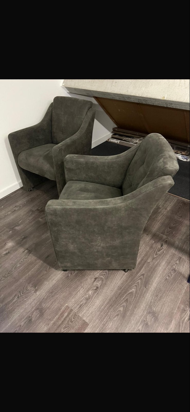 Foto 2 van 4 comfortabele eetkamerstoelen - Grijs stof