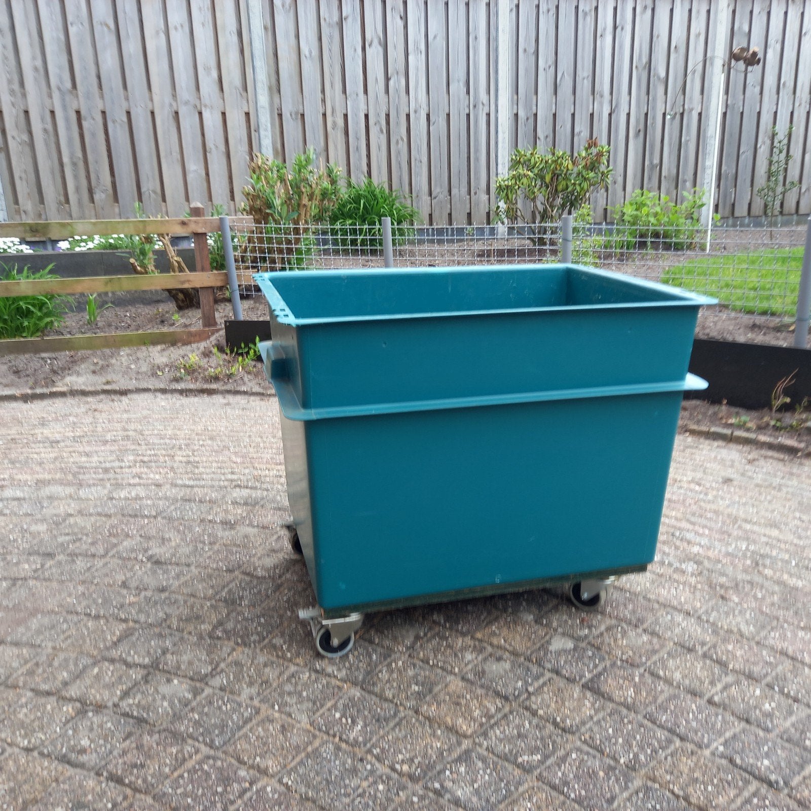 Kunststof transportbak op wielen ., 100 liter of meer, Ophalen, Transportkar