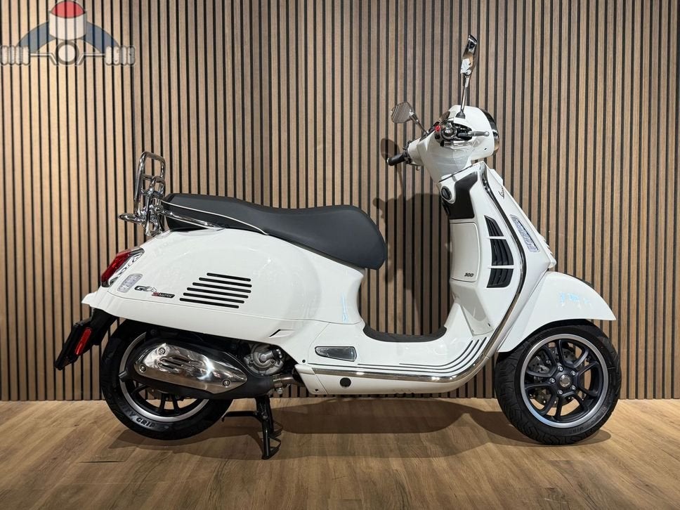 Vespa GTS 300 Bianco 2km bj. 4-2024, Motoren, Scooter, 300 cc, Bedrijf, Onbekend